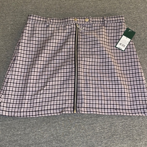 Pink and black front zip skirt - Picture 1 of 3